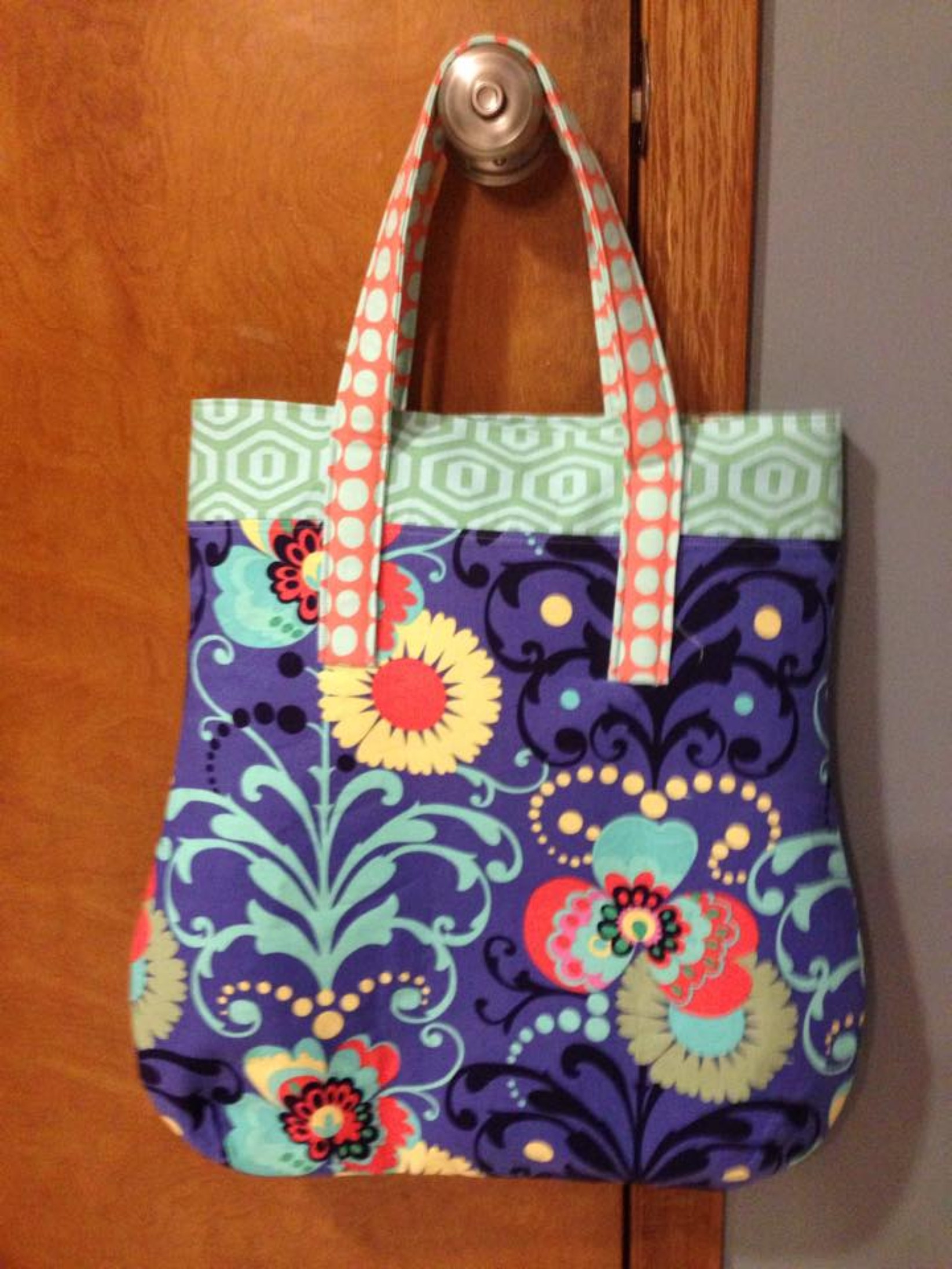 Soho Bag is released! (This is also Tote #10) – Around the Bobbin