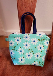 Itty Bitty Totes Downloadable PDF now available – Around the Bobbin