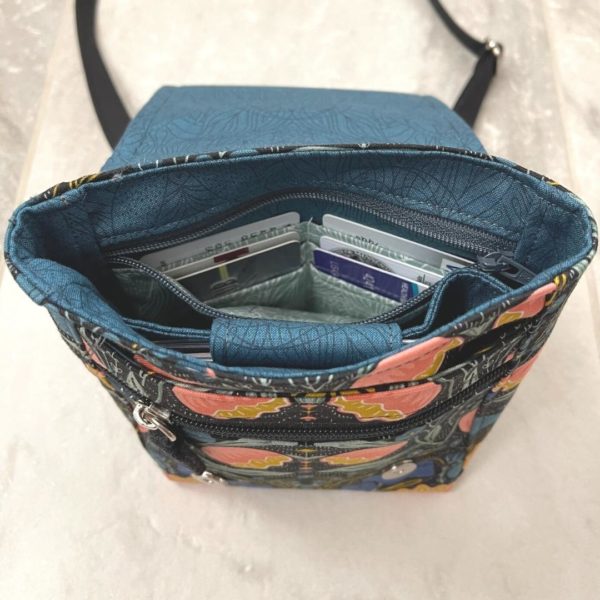Zip & Clip Bag – Around the Bobbin