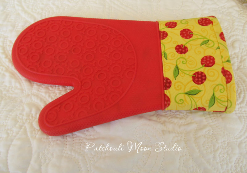 Hot Stuff Everyday Mitt – Around the Bobbin